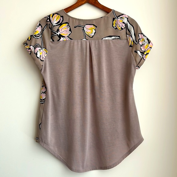 Apt. 9 Cream Tan Floral Front Zip Short Sleeved Blouse - Picture 8 of 9